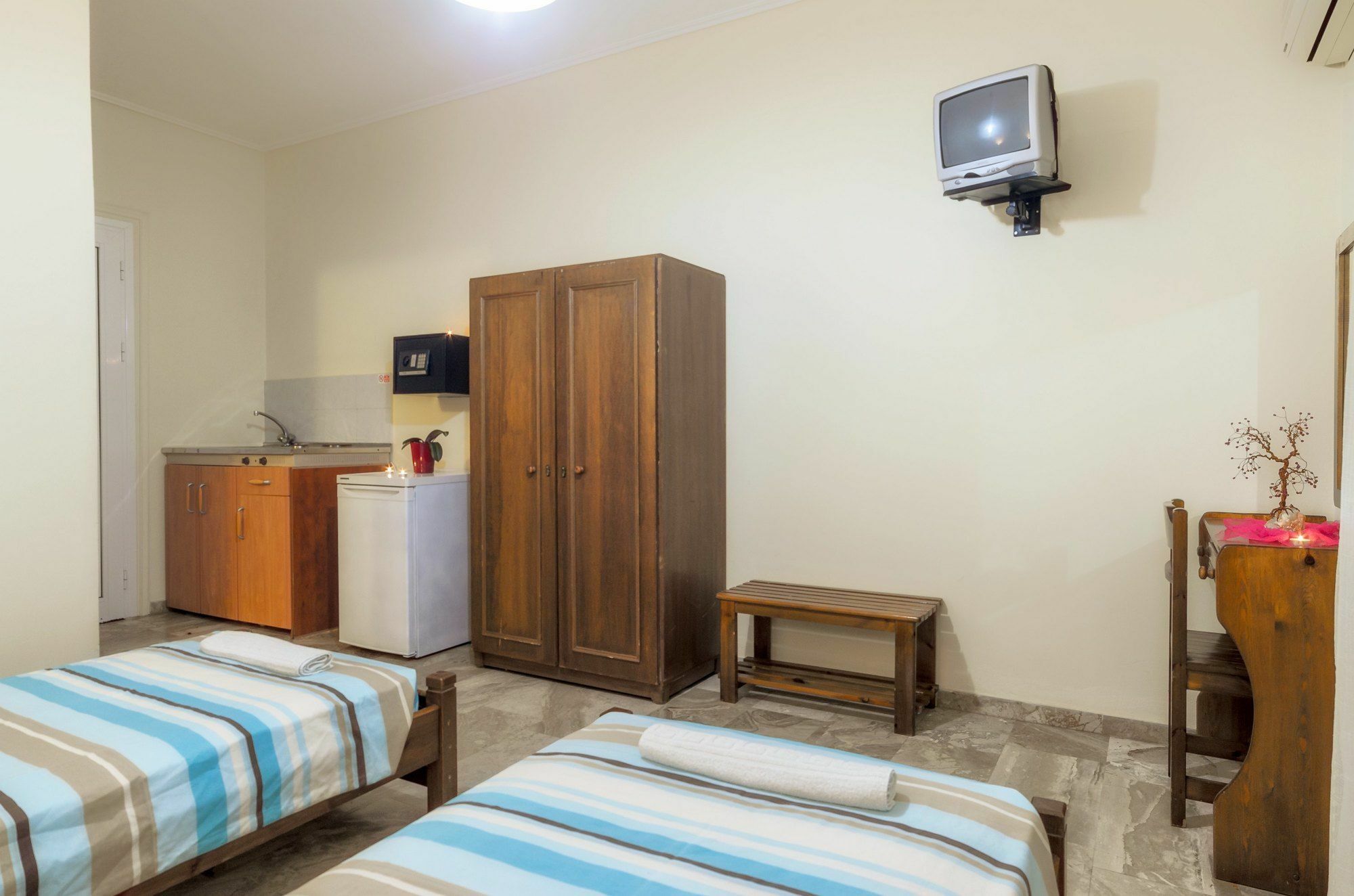 Borsalino Studios & Apartments Laganas Bagian luar foto